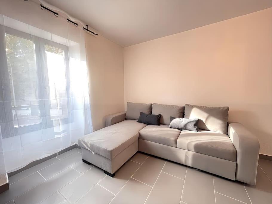 Cherpin Confort Urbain 1Er Etage Roanne Exterior foto